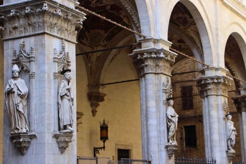 Loggia dei Mercanti