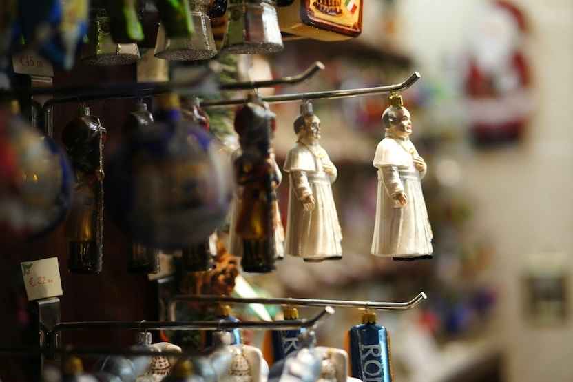 Pope Christmas ornaments in Rome