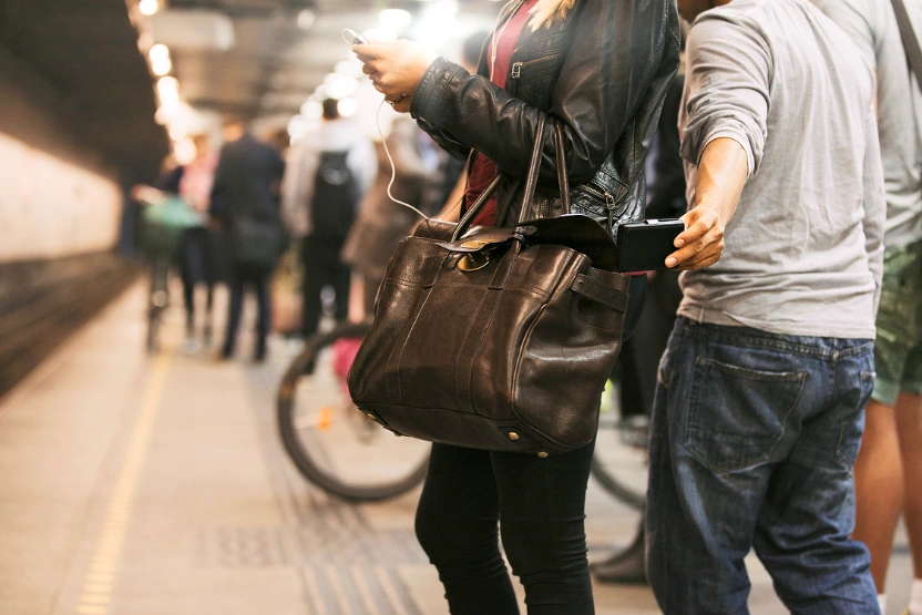 Woman getting pickpocketed in a busy metro. 
